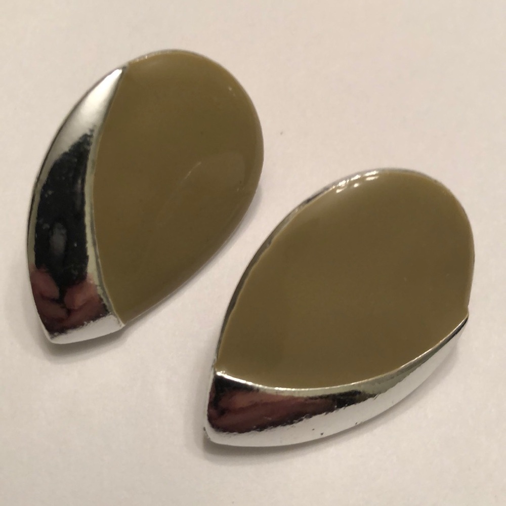 Vintage Teardrop Shape High Gloss Silver Tone on Glossy Khaki Enamel - #428
